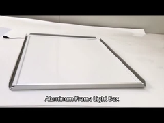 Cambia rápidamente los carteles una vez desbloqueados sin herramientas gracias al diseño del marco del clip.